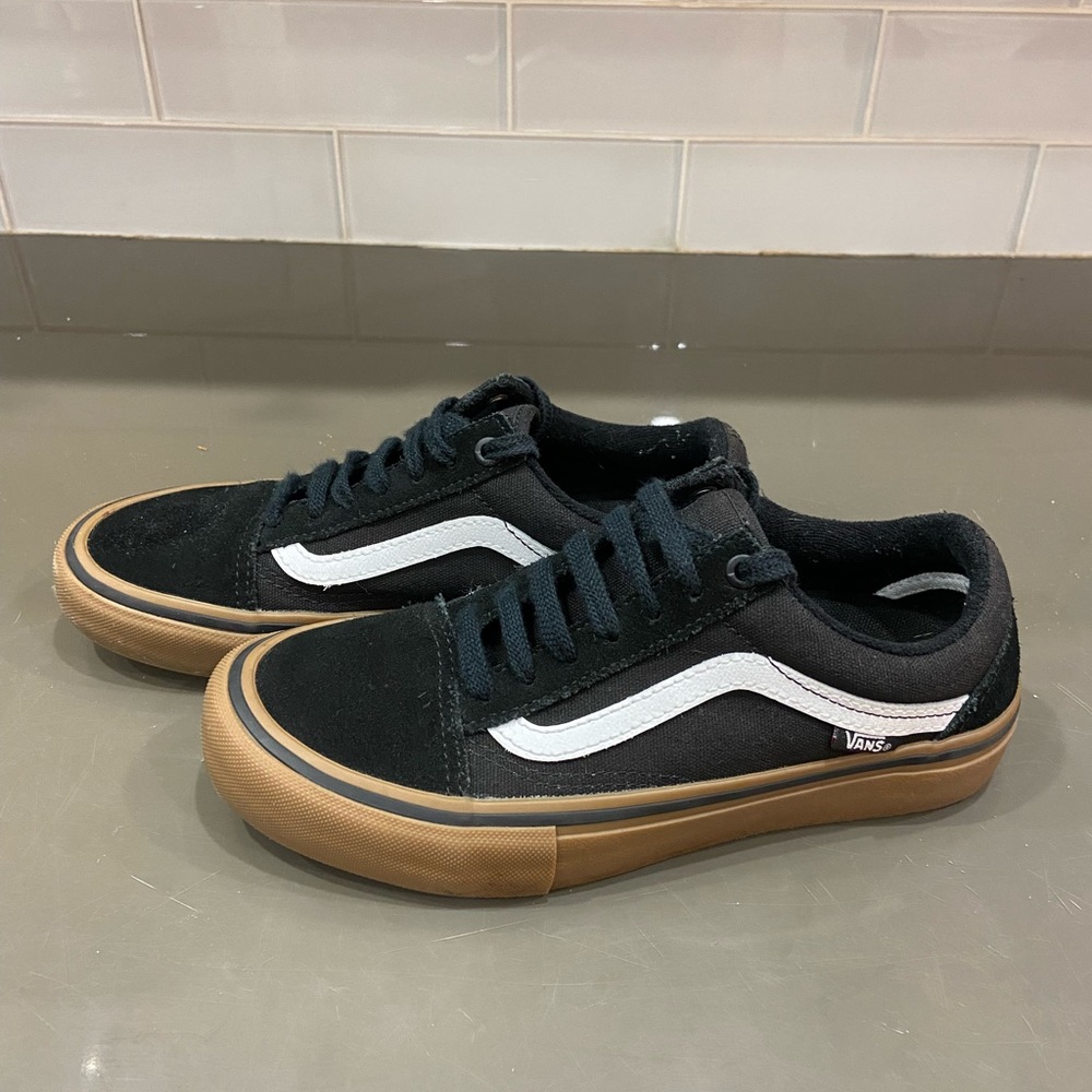 Men's Vans size 5. Gum sole, black suede.